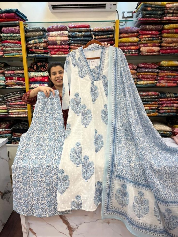 Whihte Cotton Kurti Set With Pattern Work