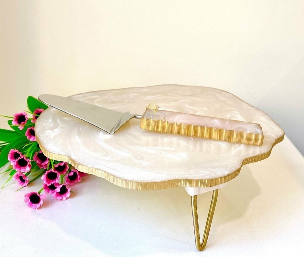 Resin Cake Stand - Color: Multicolor / Custom
