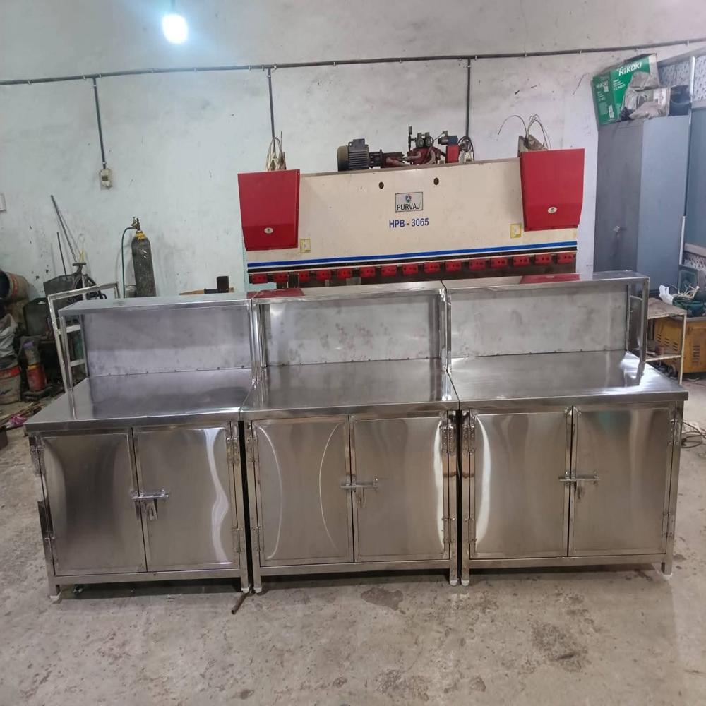 Hospital kitchen equipment