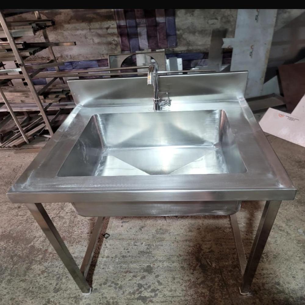 Stainless steel kitchen sink