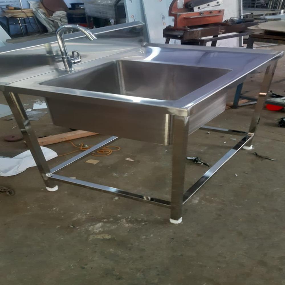 Stainless steel kitchen sink