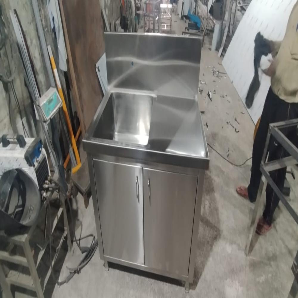 Stainless steel kitchen sink