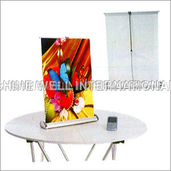 डेस्कटॉप रोल अप बैनर स्टैंड