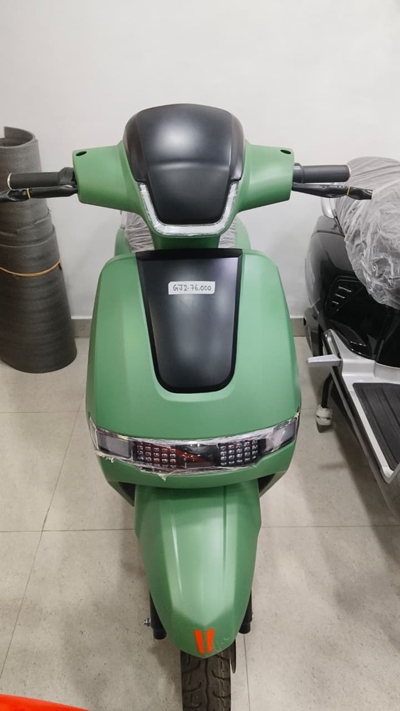 IQute Electric Scooter - High Strength Steel Frame, Matte Green, 1000W Motor | Digital Display, Anti-Theft Lock, IP67 Waterproof