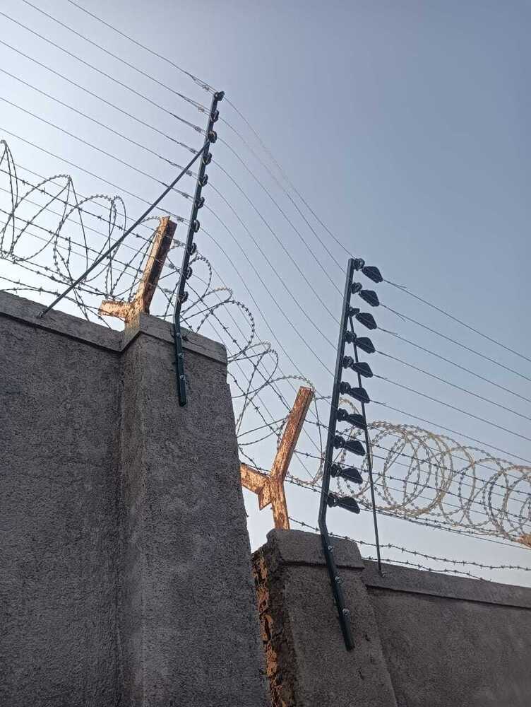 Side Mount Electric Fencing