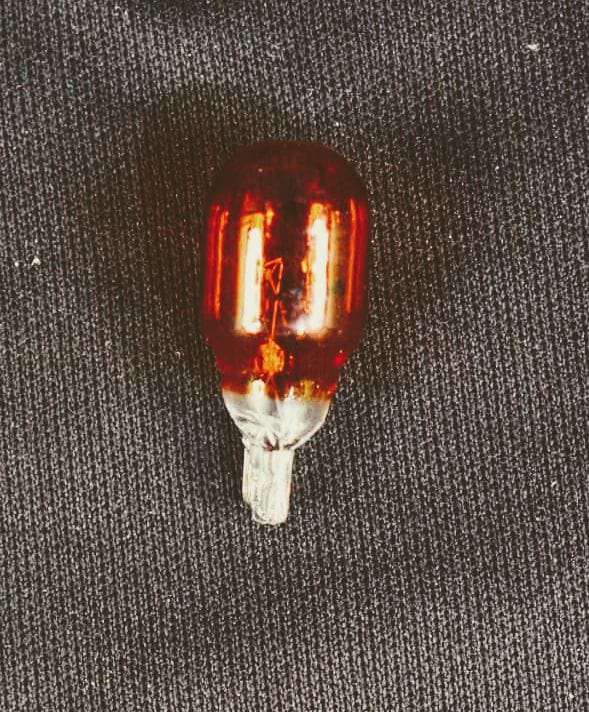 T15 12V10W Amber Wedge Base