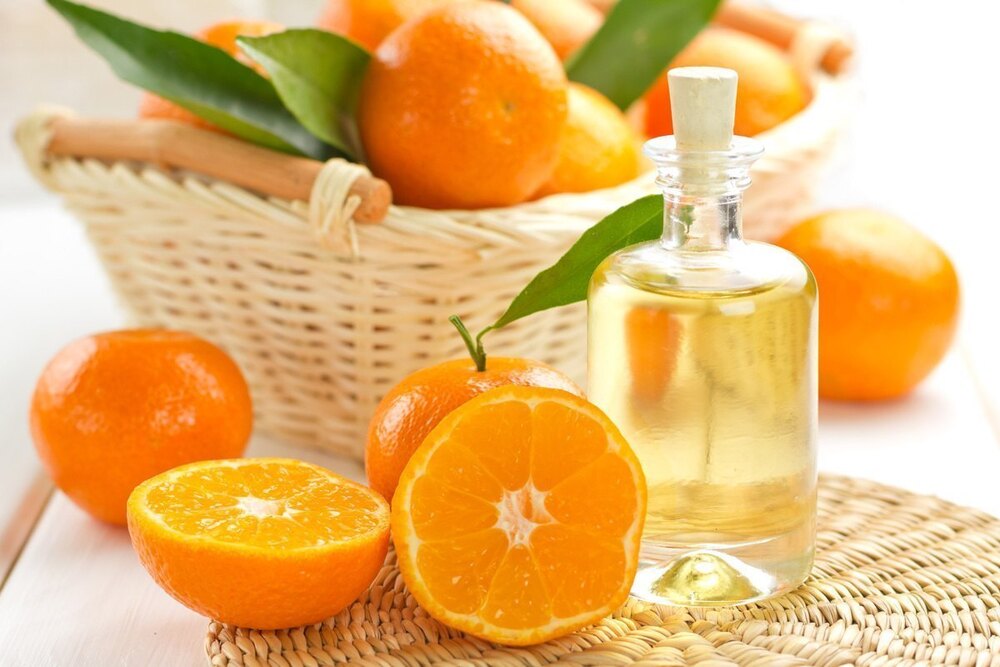 Orange Oil - Pure Essential Oil Extracted From Fresh Orange Peel | Calming Aroma, Long Shelf Life, Highly Effective Aromatherapy Solution