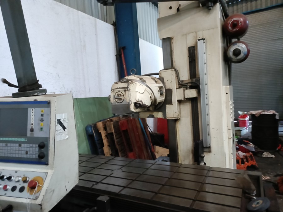 2000 Used Bed Milling Machine - 2000mm x 800mm Table, Blue/Grey, ISO 50 Spindle | Robust Bed Design, Integrated Coolant, High-Precision Milling