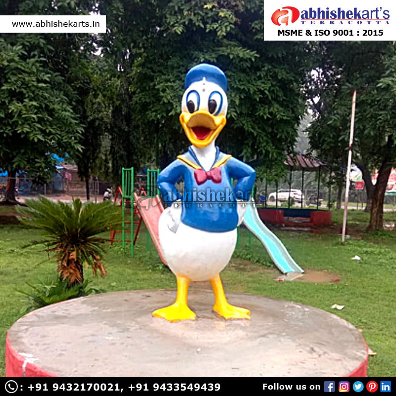 FRP Donald Duck Statue