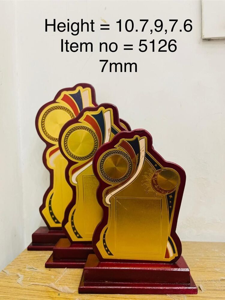 Golden Momentos Trophy - Color: Copper Color