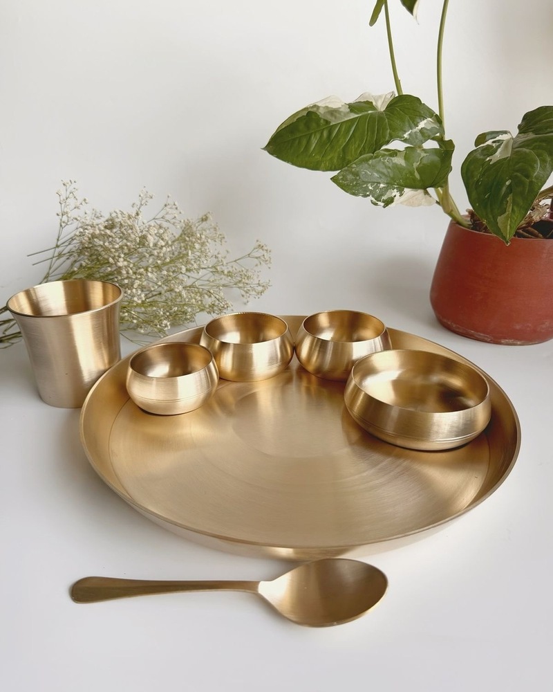 Bronze Bhojan Thali Set - Shape: Round / Traditional