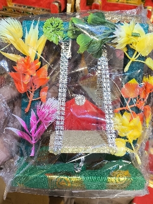 Wooden jhula Kishan ji