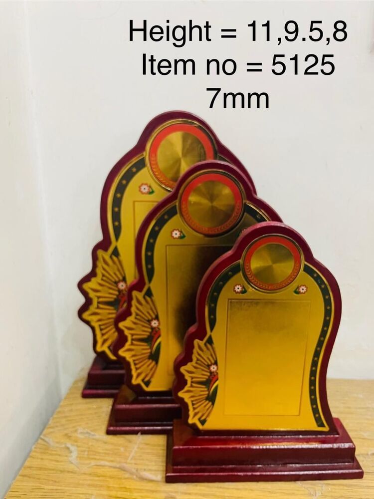 Wooden Momentos - Color: Brown & Golden