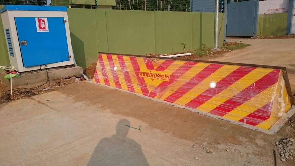 Crash Rated Hydraulic Road Blocker