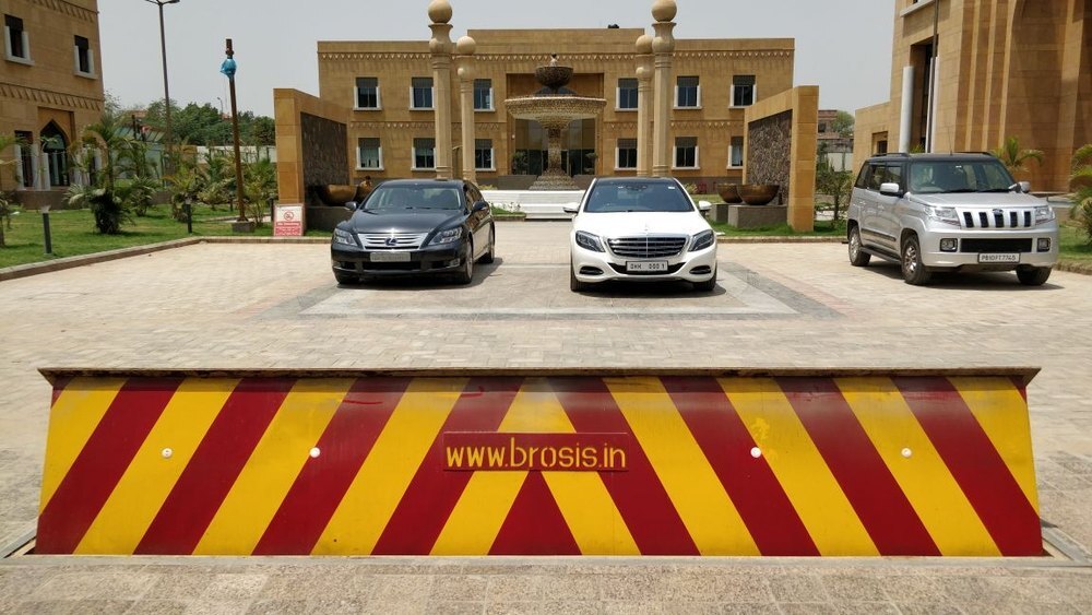 Crash Rated Hydraulic Road Blocker