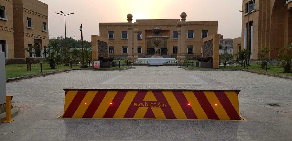 Crash Rated Hydraulic Road Blocker