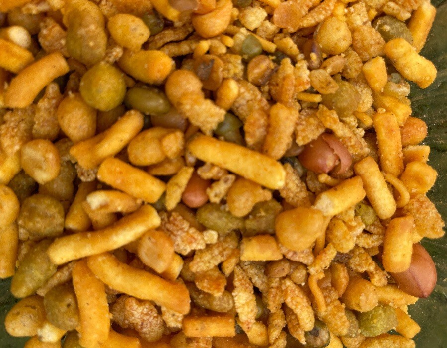 Jhumar Navratan Namkeen - Regular Size, Spicy Flavor | High-quality Crunchy Snack With Sev, Peanuts, Cashews, And Traditional Indian Spices