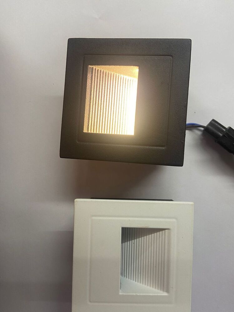 Foot Light - Color: Ww