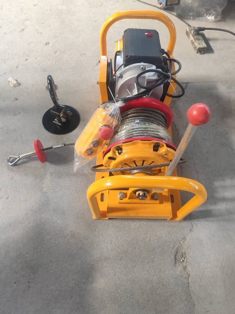 ELECTRIC WINCH WITH CLUTCH AND HANDAL