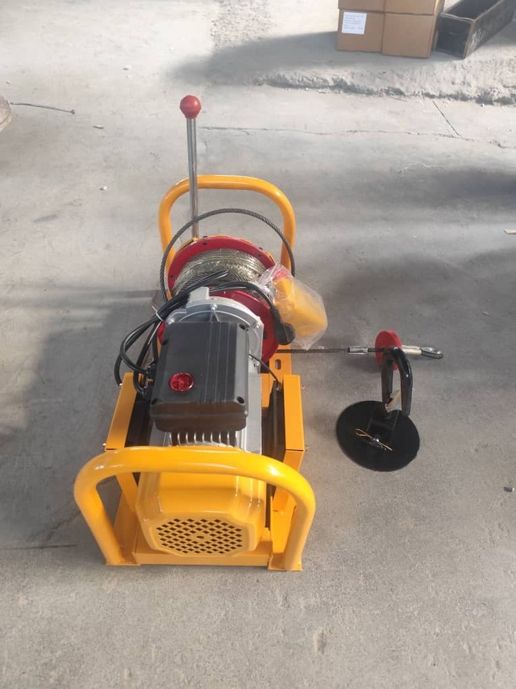 ELECTRIC WINCH WITH CLUTCH AND HANDAL