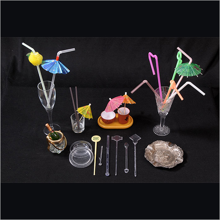 रंगीन और सफेद बेंड स्ट्रॉ