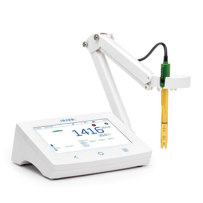 Advanced Conductivity Benchtop Meter HI6321