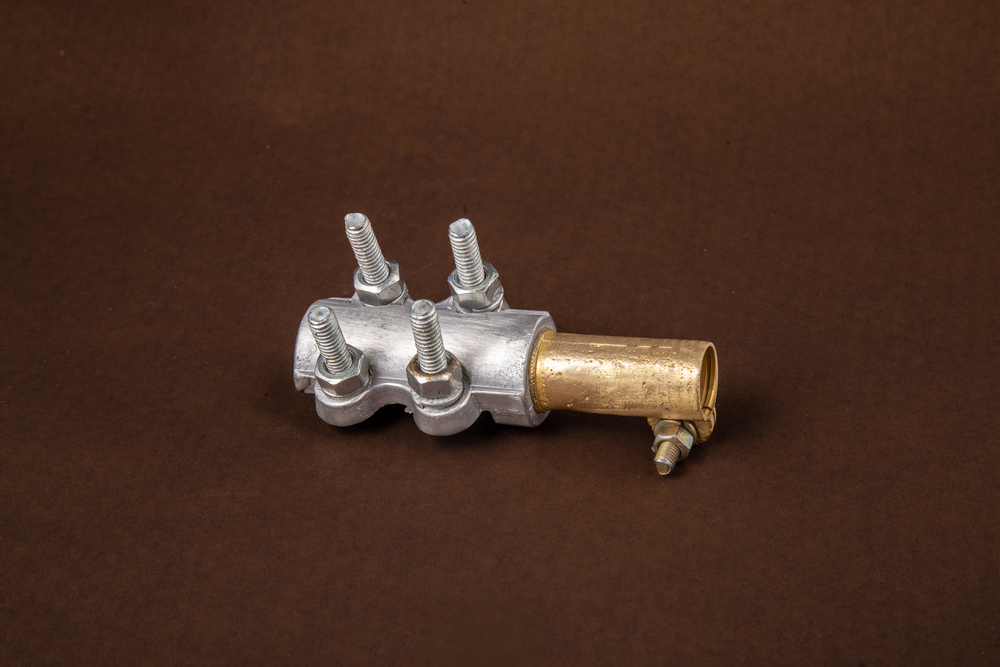 17 Dist Distribution Transformer Bushing Connector