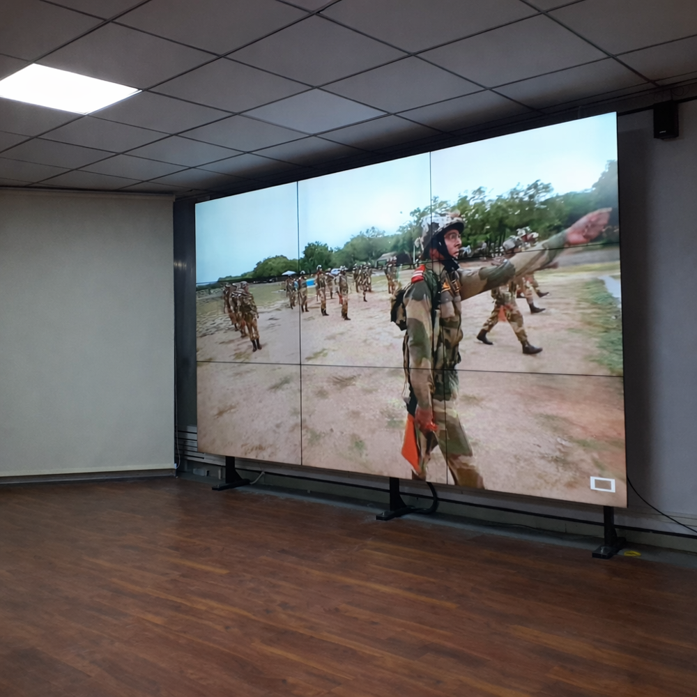 High Resolution Matrix Display - Application Areas: Corporate Offices  Airports And Railway Stations  Bus Terminals And Metro Stations  Schools