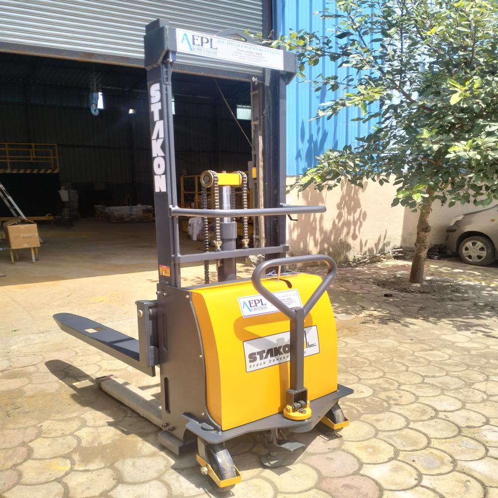 Semi Electric Stacker - Feature: Easy Operation
