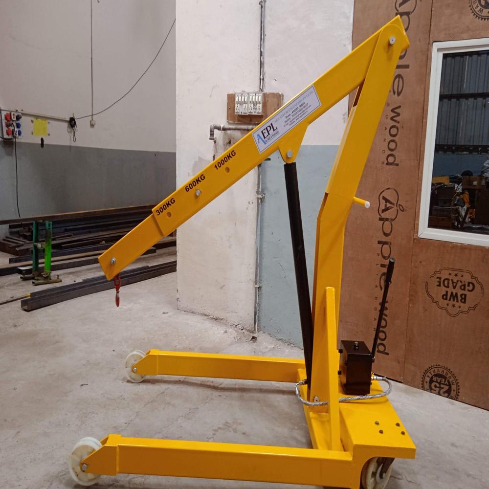 Manual Shop Floor Crane - Lifting Capacity: 2000  Kilograms (Kg)