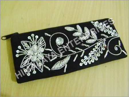 महिलाओं के कढ़ाई वाले बैग