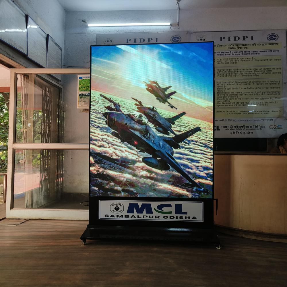 Freestanding Led Display - Application: Retail Stores