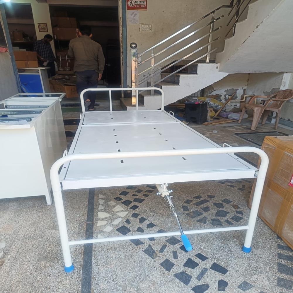 Single Function Manual Semi Fowler Bed - Accuracy: 100 %