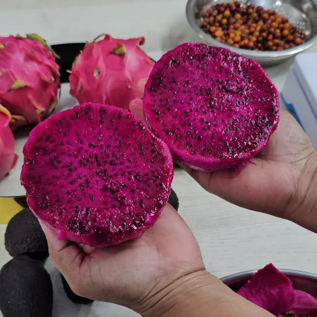 Siam C Red Dragon Fruit - Color: Bright Pink (Skin)