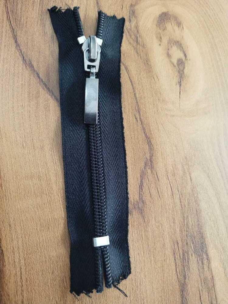 No 5 Metal Top And Bottom Cfc Zipper With Carlo Puller