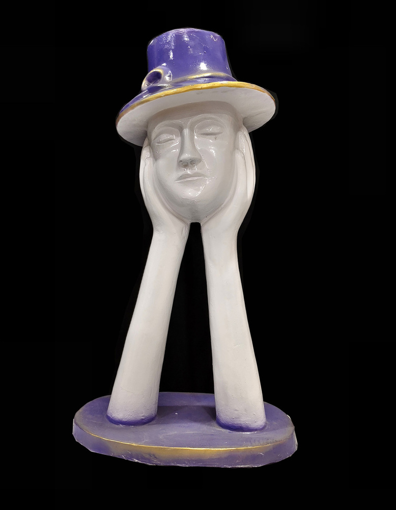Mukhe Hat Decorative Statue