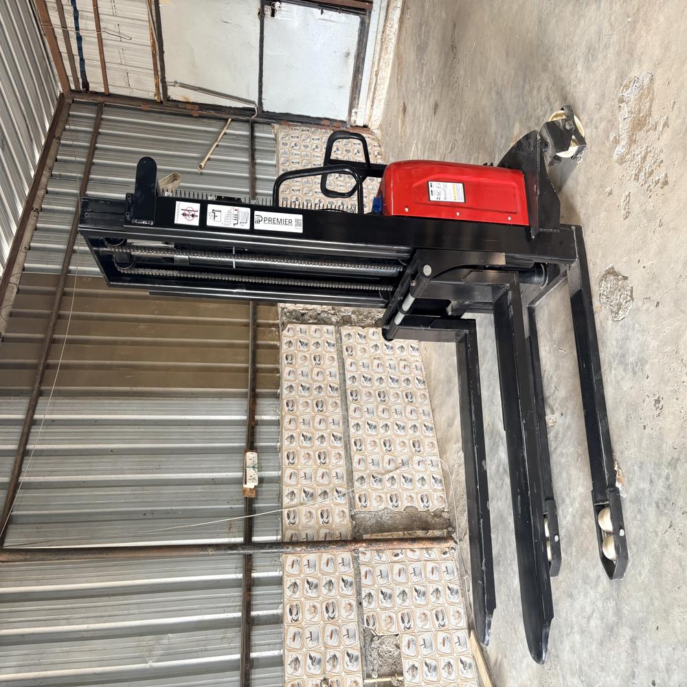 Semi Electric Stacker - Features: Single Mast