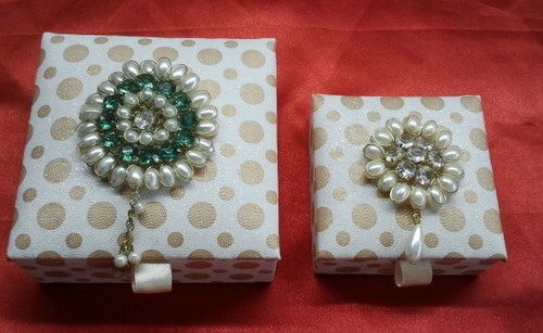 कुंदन गहनों के डिब्बे