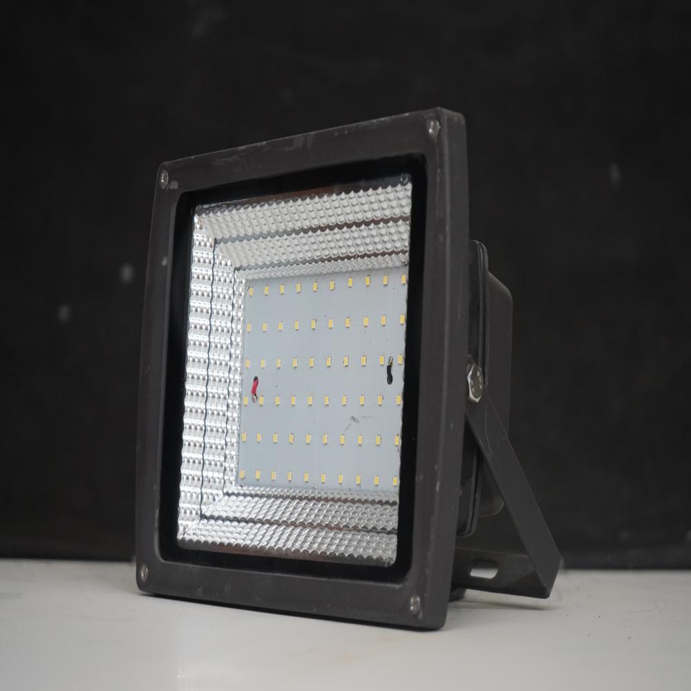 Led Flood Light - Nile 60w - Application: Outdoor And Indoor
