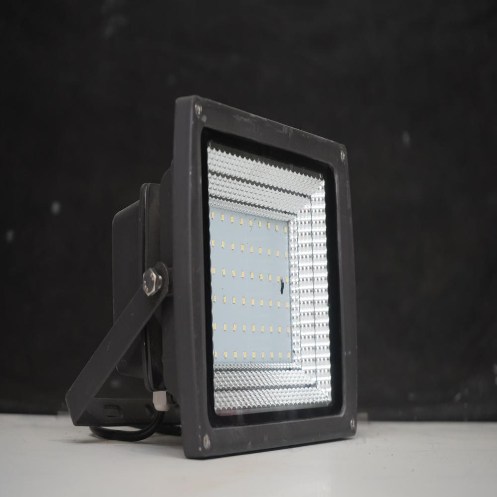 Led Flood Light - Nile 60w - Application: Outdoor And Indoor