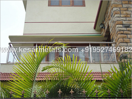 बैलकनी ग्लास रेलिंग