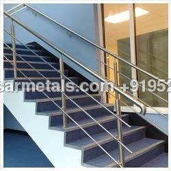 रेजिडेंशियल स्टेयर केस रेलिंग / एसएस रेलिंग