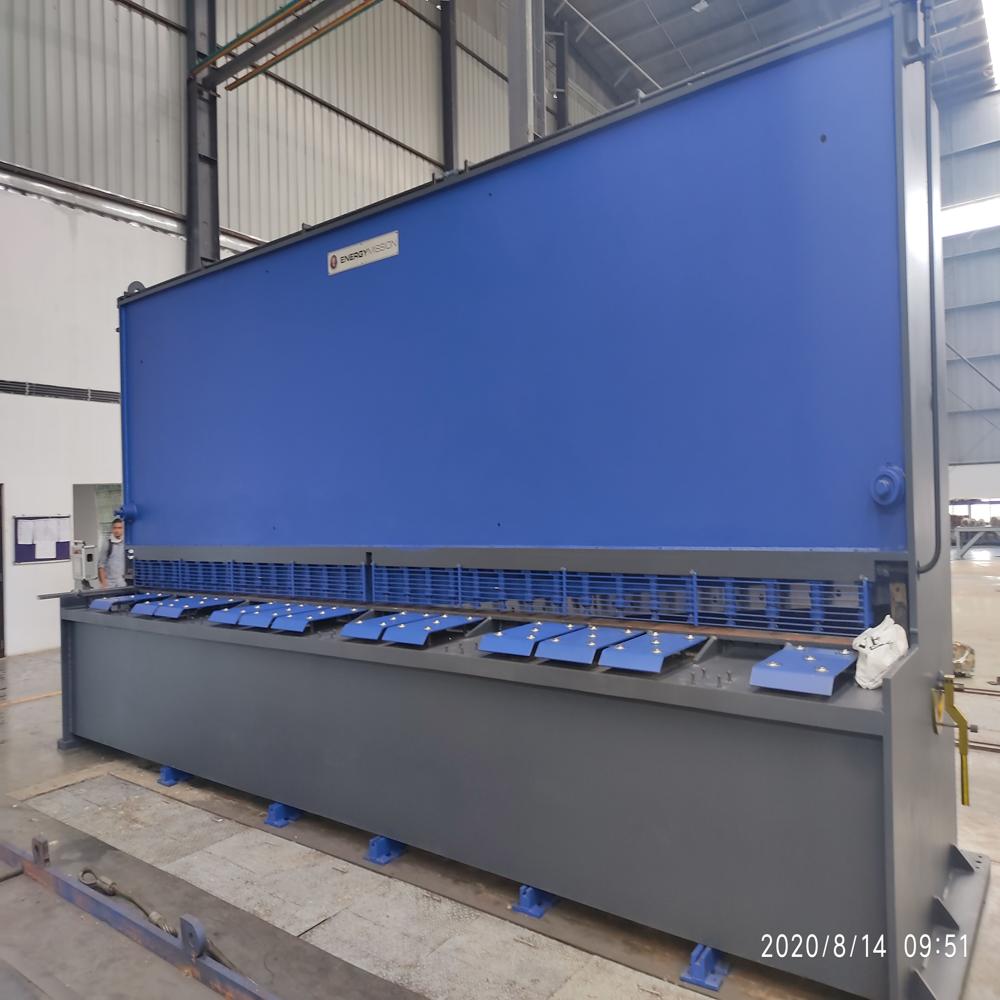 Guillotine Shearing Machine - Automatic Grade: Automatic