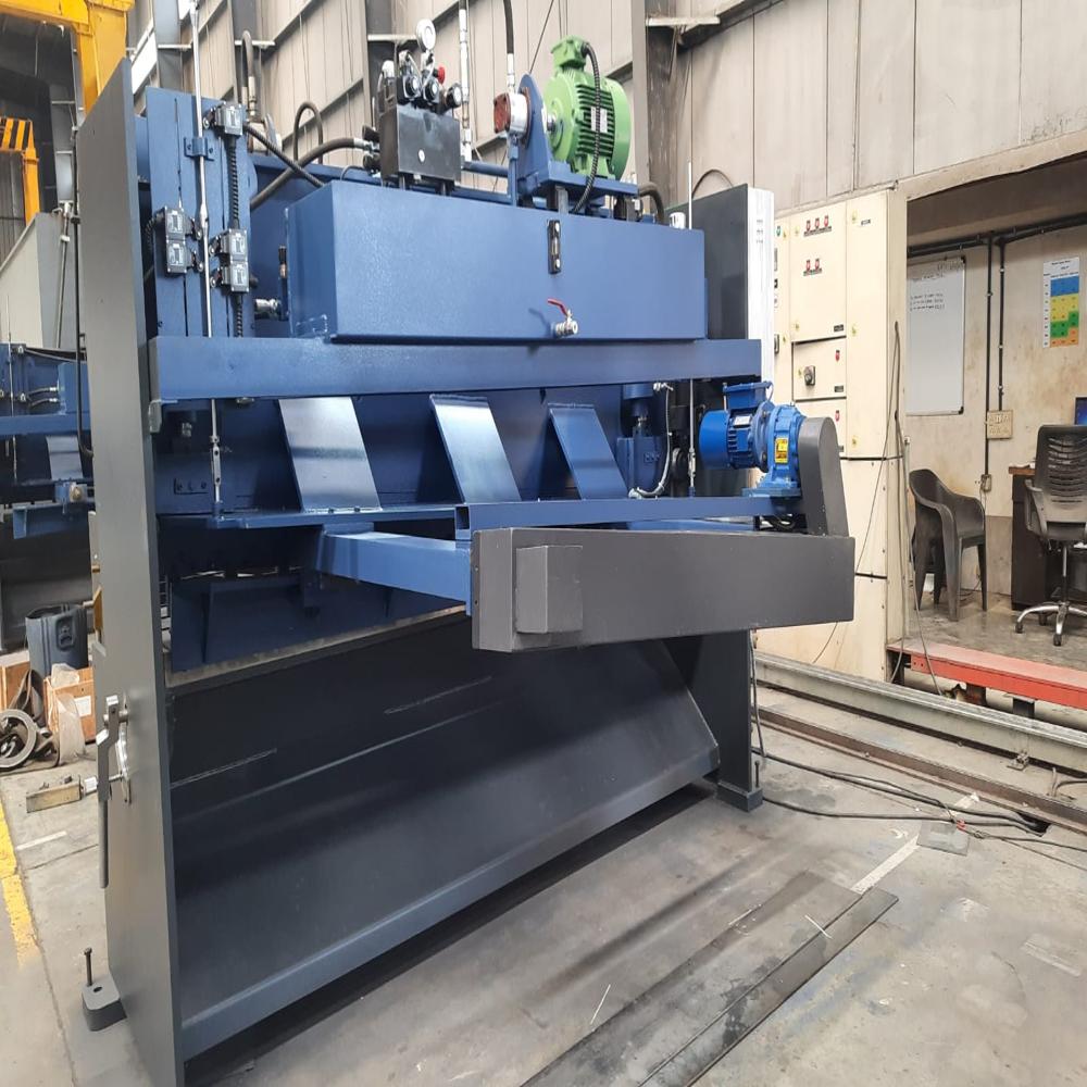 Guillotine Shearing Machine - Automatic Grade: Automatic