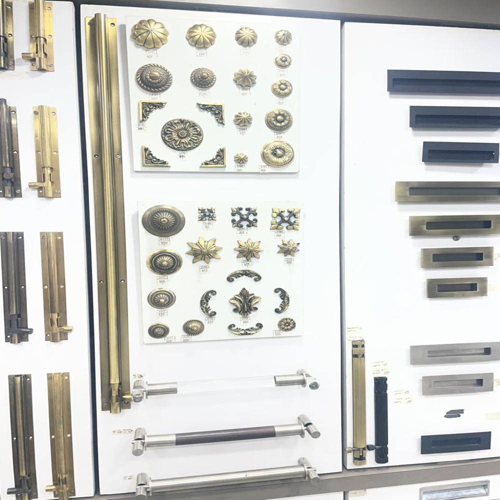 Decorative Hardware - Zinc Alloy, 100-600mm, Matte Black With Brass Accents | Corrosion Resistant Pull Handles For Doors And Cabinets