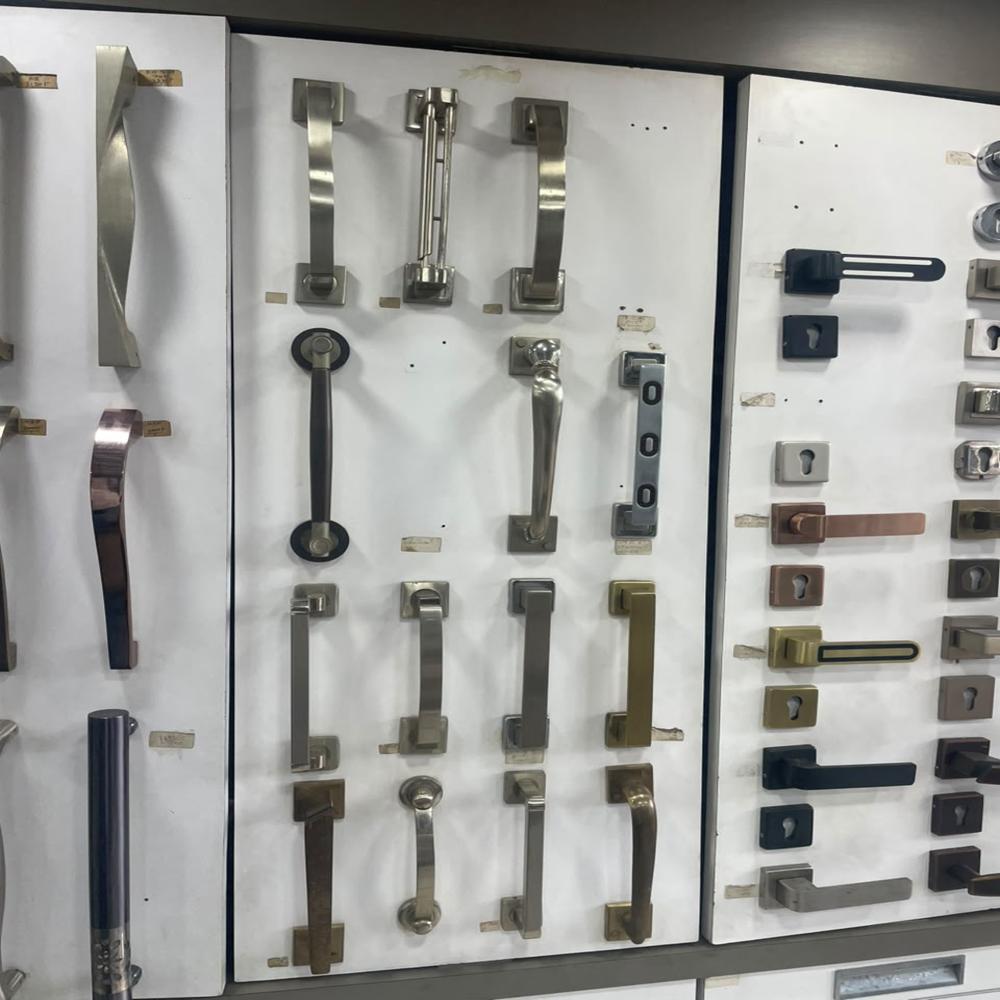 Decorative Hardware - Zinc Alloy, 100-600mm, Matte Black With Brass Accents | Corrosion Resistant Pull Handles For Doors And Cabinets