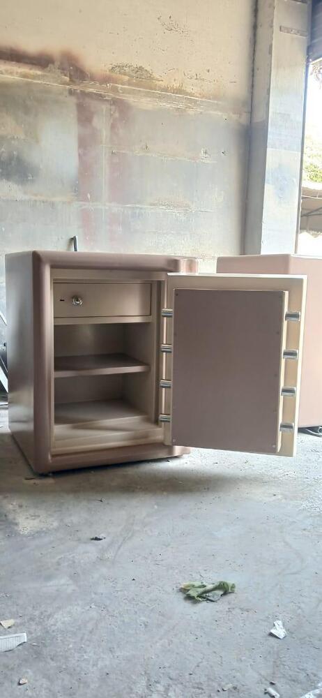 Open Interior Cash Locker with Drawer