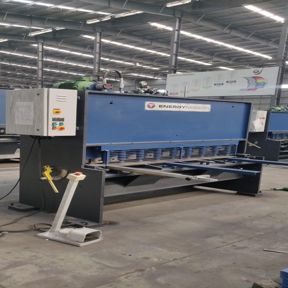 Semi Automatic Hydraulic Shearing Machine - Automatic Grade: Semi-automatic