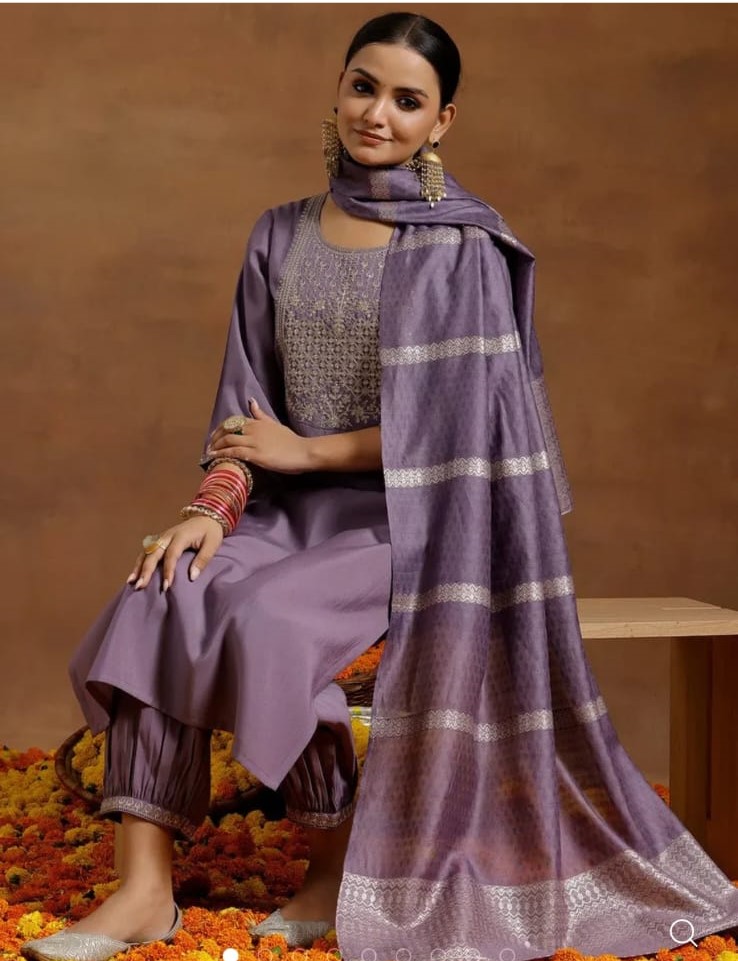 WOMEN'S 3 PIECES SUIT COLLECTION BRANDED AND ATTRACTIVE