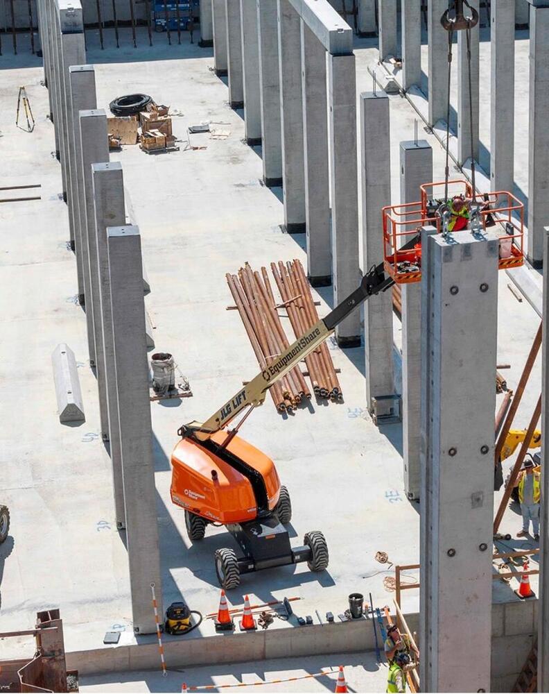 Jlg 660 - 66 Feet Boom Lift